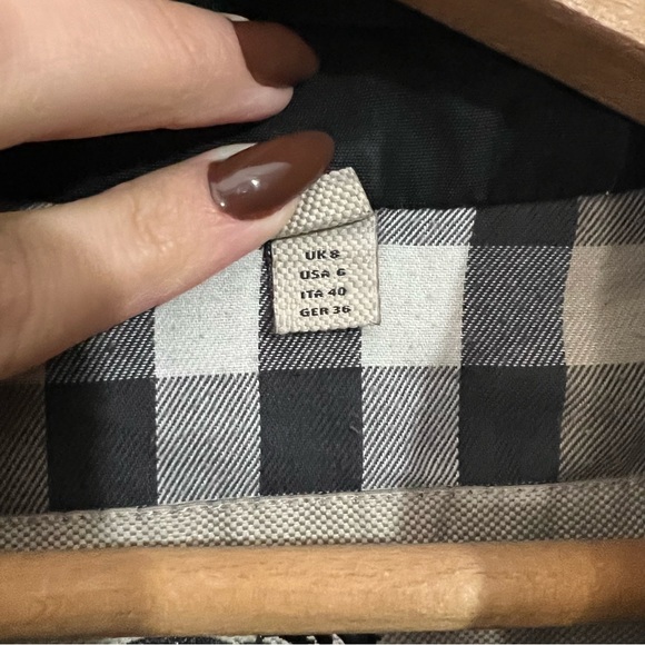 Burberry | Black Short Trench - Picture 7 of 8